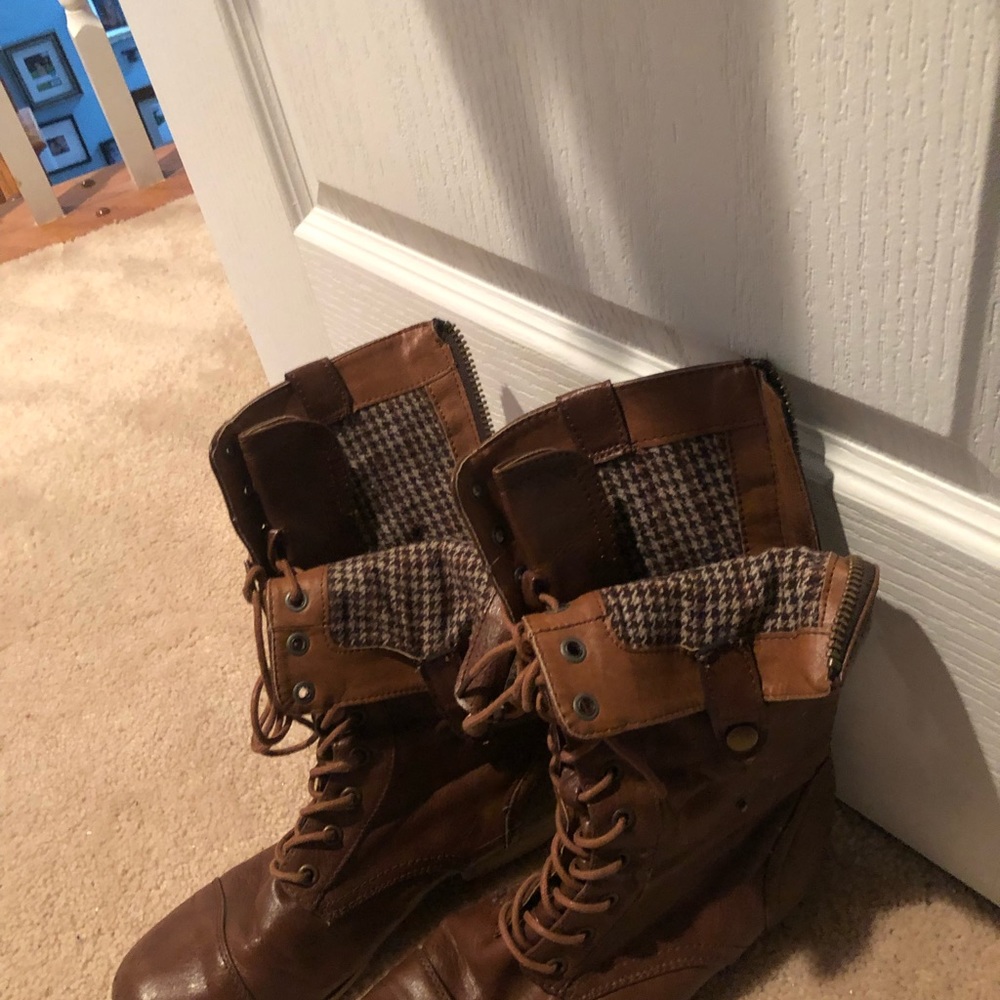 Boots - Picture 3 of 4